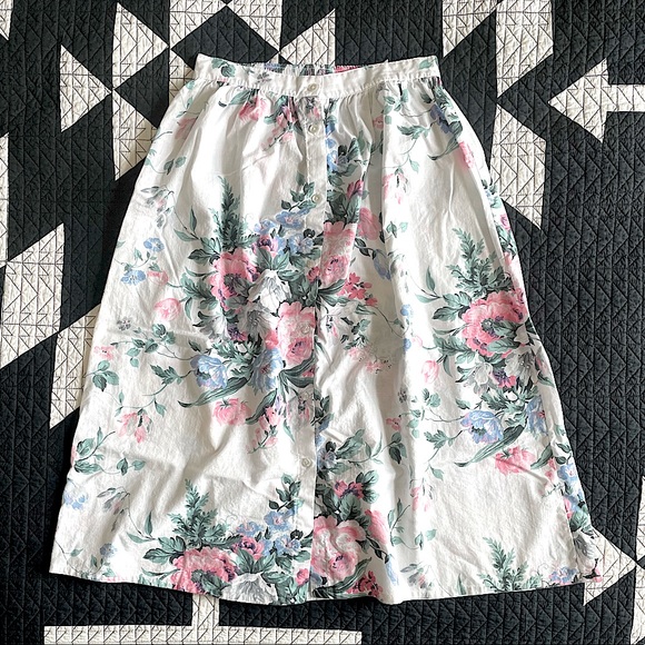 Vintage Dresses & Skirts - VINTAGE floral skirt, women’s size large